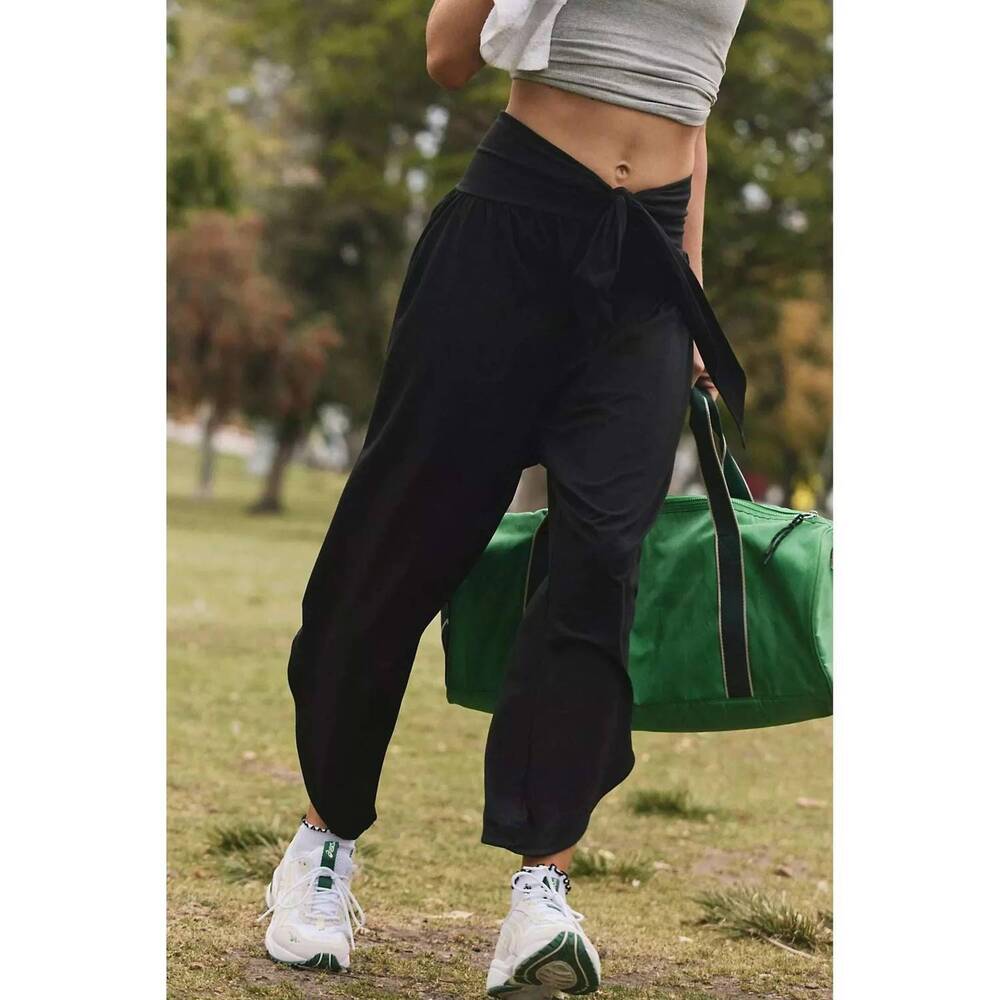 NEW FREE PEOPLE women's retreat yoga pant in black